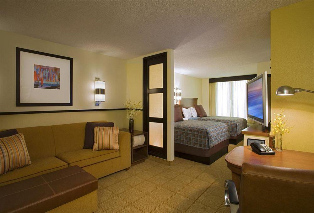 Hyatt Place Greenville/Haywood מראה חיצוני תמונה
