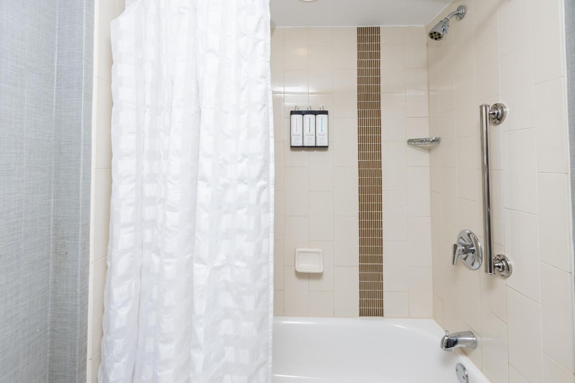 Hyatt Place Greenville/Haywood מראה חיצוני תמונה