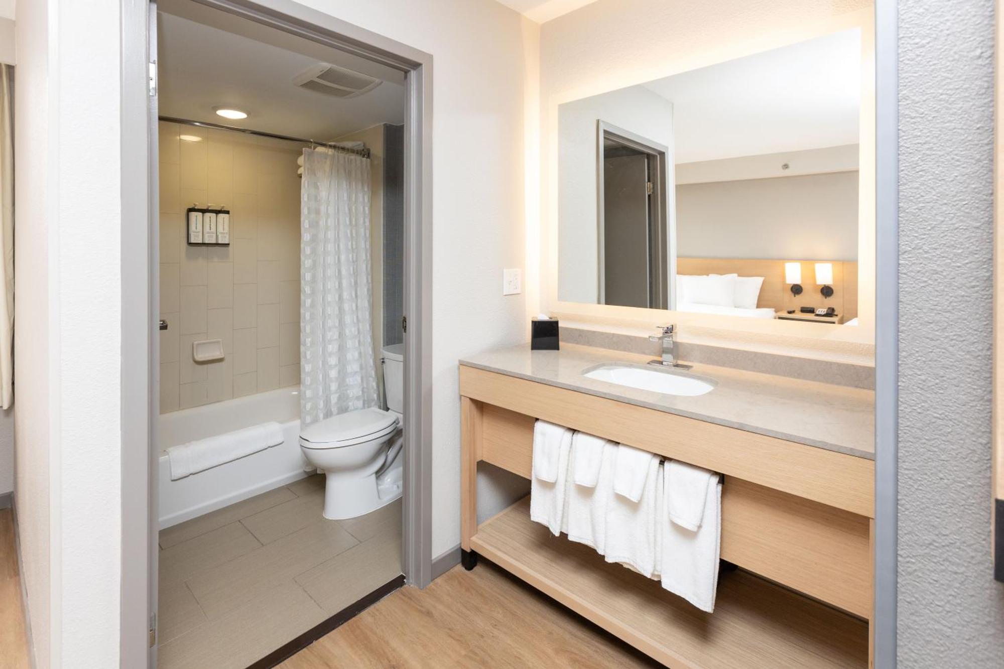 Hyatt Place Greenville/Haywood מראה חיצוני תמונה